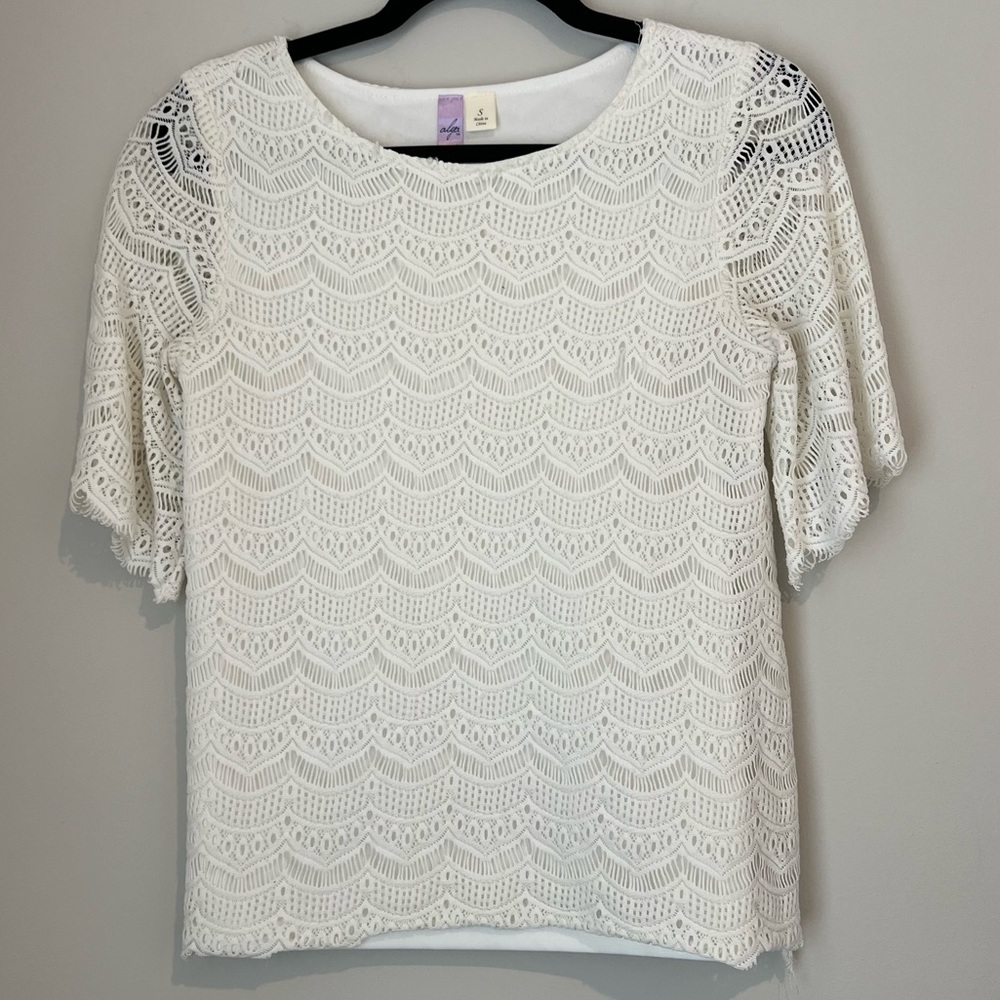 Boutique Purchase White Lace Top sz small